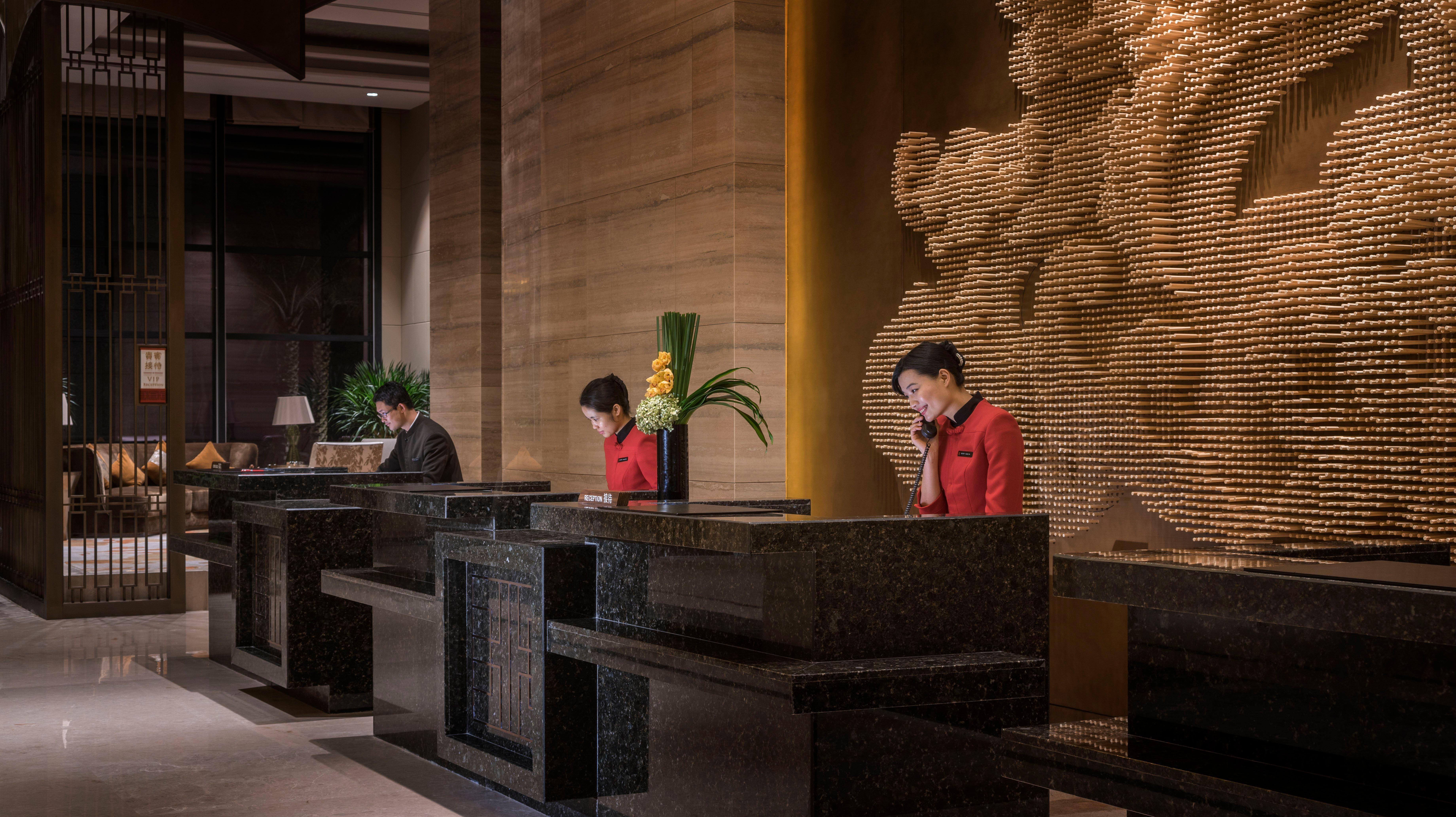 Hualuxe Yangjiang City Center Exterior photo