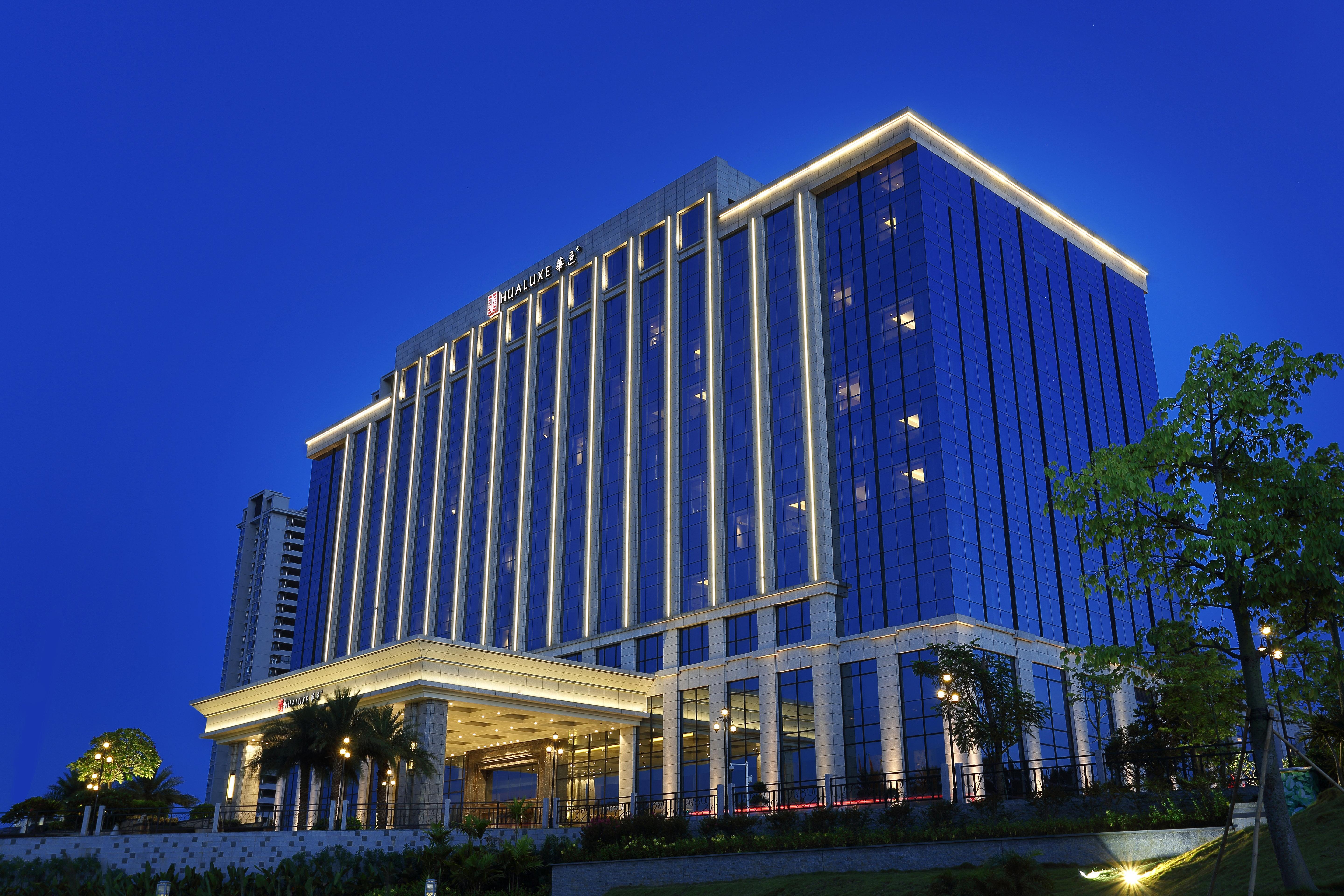 Hualuxe Yangjiang City Center Exterior photo