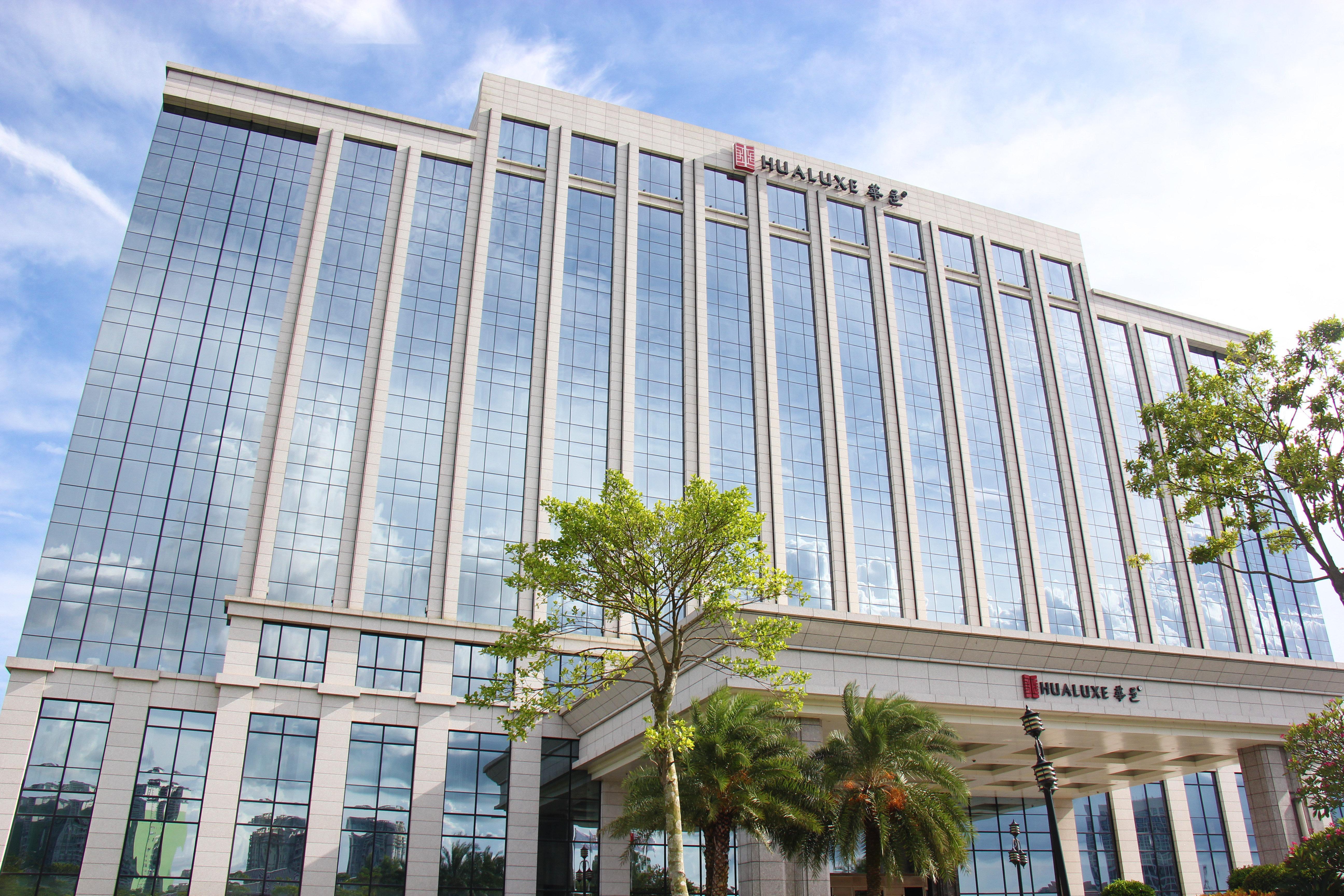 Hualuxe Yangjiang City Center Exterior photo