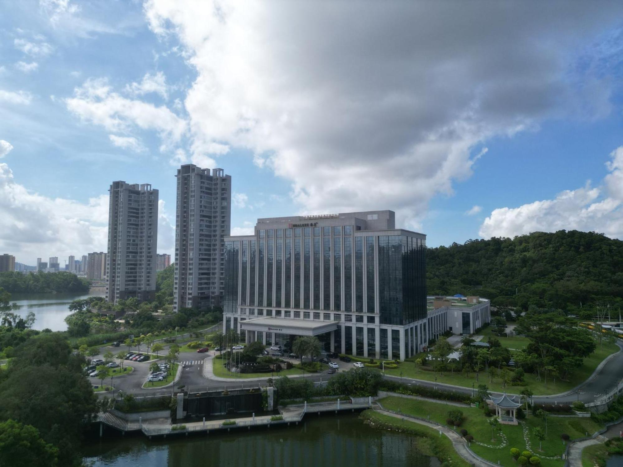 Hualuxe Yangjiang City Center Exterior photo