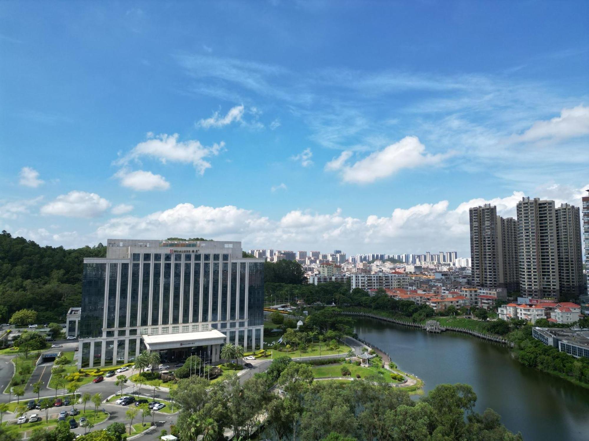 Hualuxe Yangjiang City Center Exterior photo