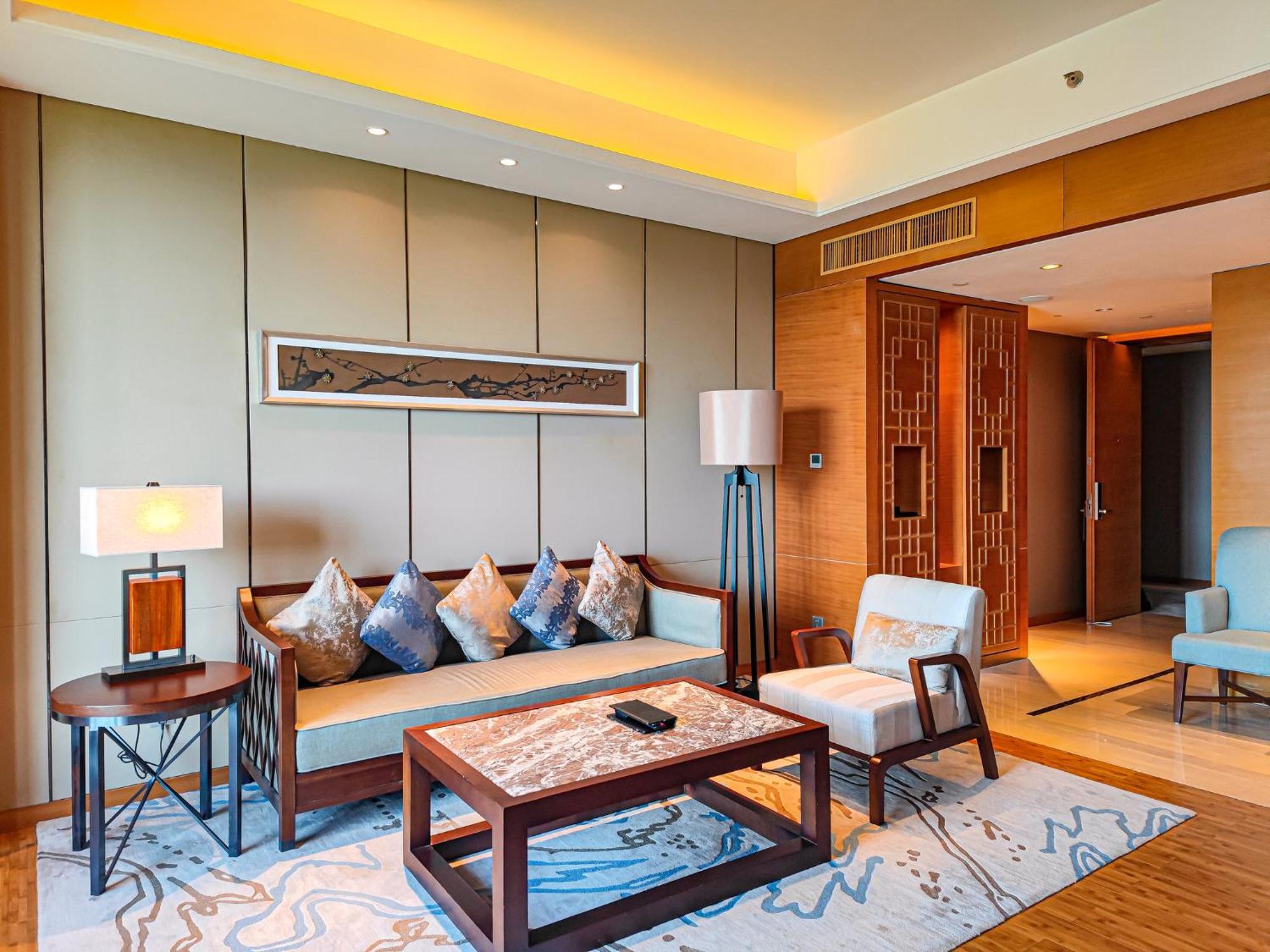 Hualuxe Yangjiang City Center Exterior photo